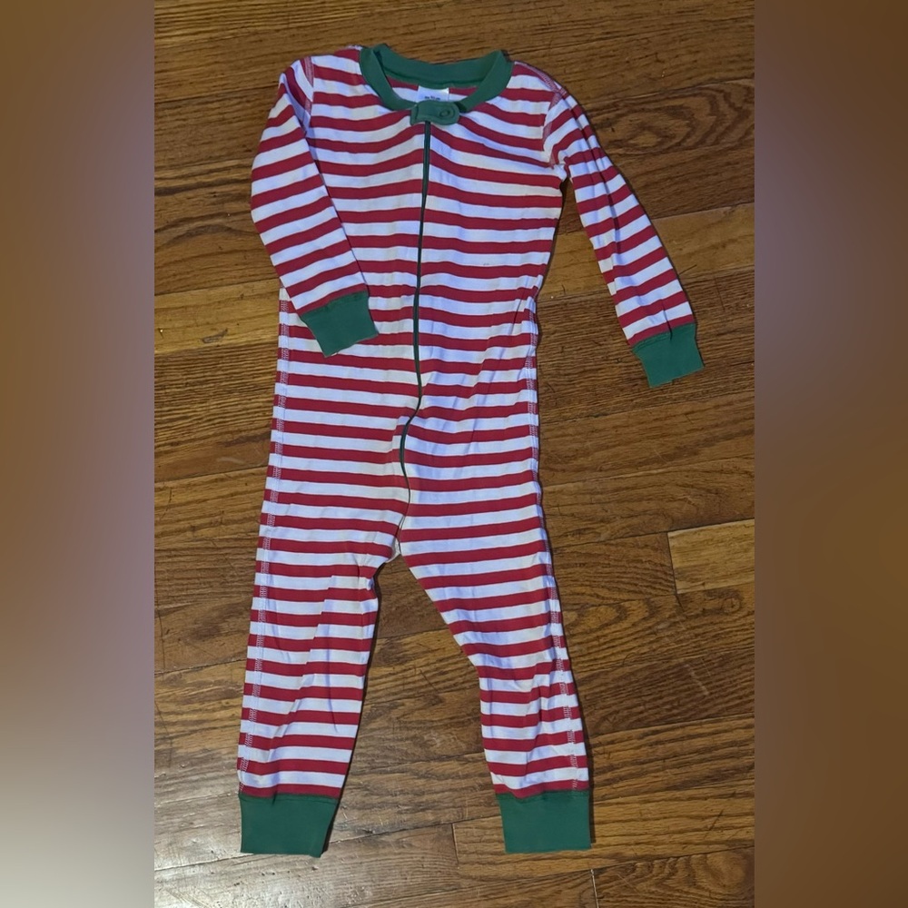 Hanna Andersson Pajamas, Classic Red with green trim